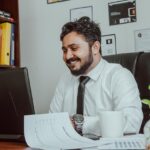 最高経営責任者（ceo）の給与に関する最新情報と分析。ceoの収入、報酬構造、業界別の平均給与をご紹介します。