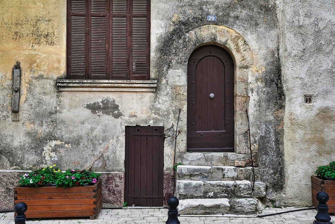 市場参入戦略：新しい市場に効果的に進出し、競争力を確立するための計画と手法について解説します。